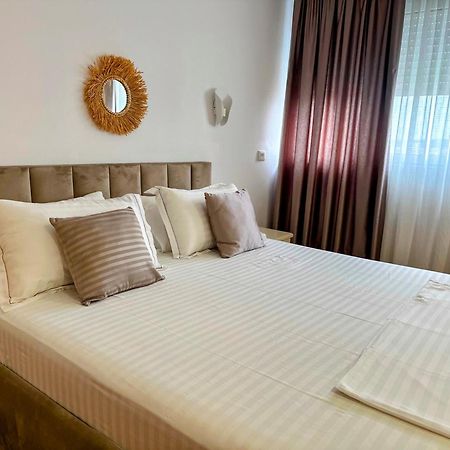 Madalin Seaside Apartment Vlorë Extérieur photo