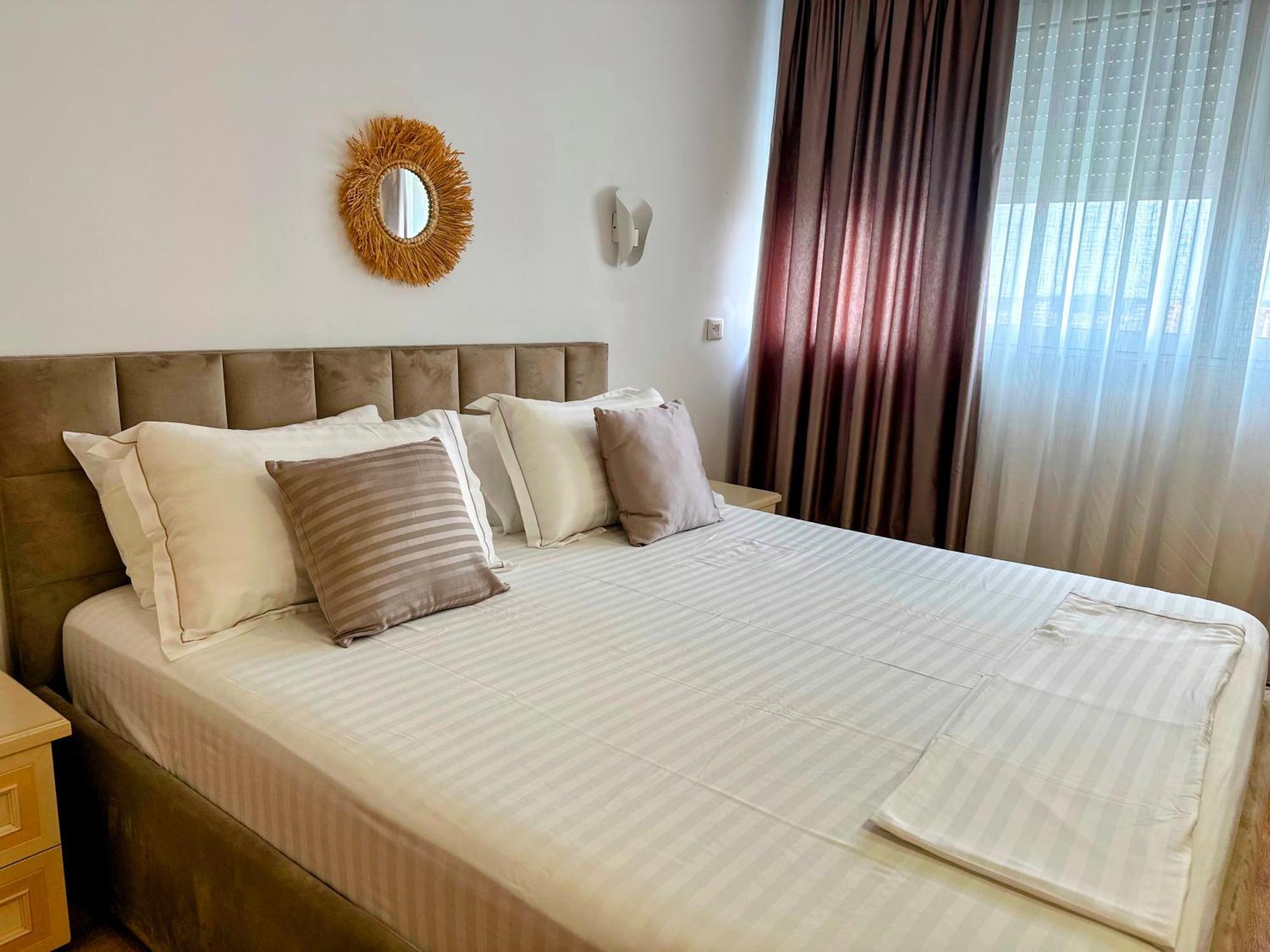 Madalin Seaside Apartment Vlorë Extérieur photo